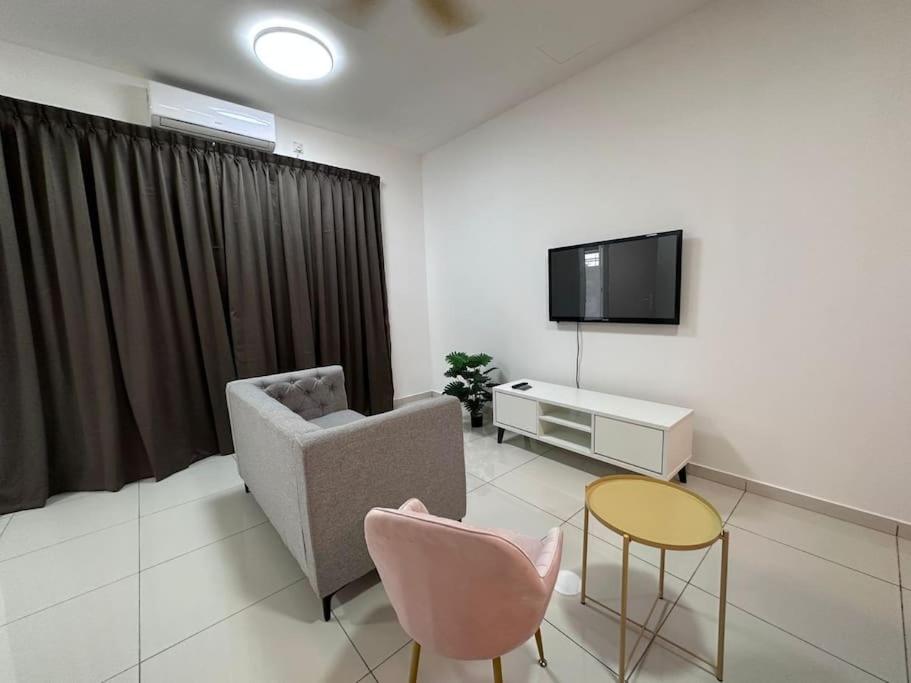Landed Austin Homestay 14 pax