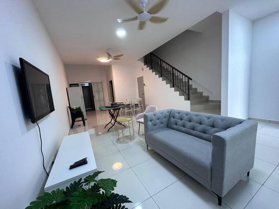 Landed Austin Homestay 14 pax