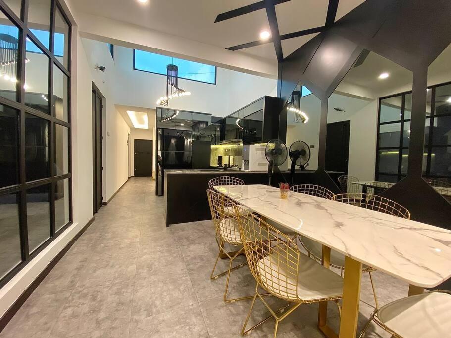 SIX Boutique Residence @ Ipoh Garden Landed House 8pax photo 8