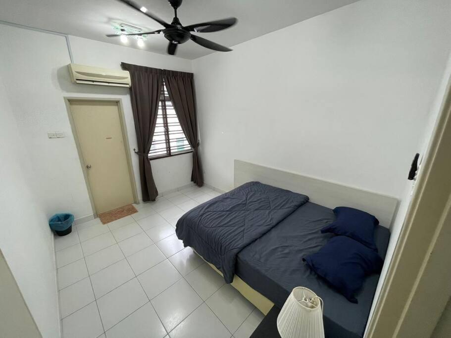 Desa Tebrau 16 pax near Aeon