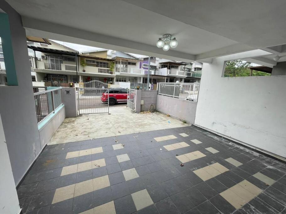 Desa Tebrau 16 pax near Aeon