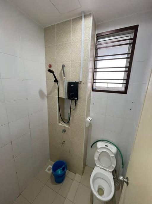 Desa Tebrau 16 pax near Aeon