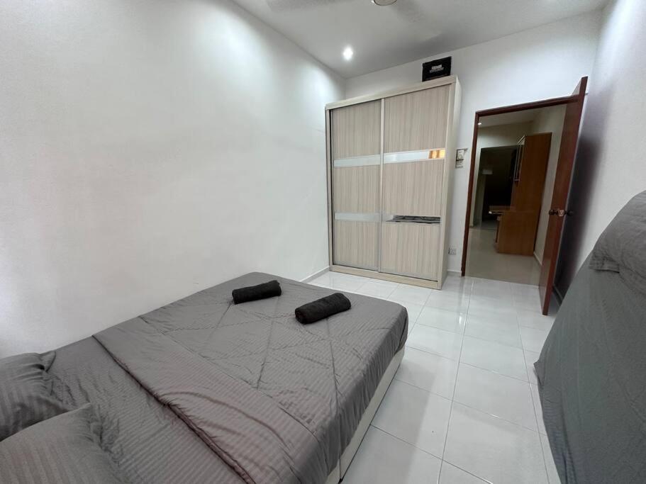 Desa Tebrau 22 pax near Aeon