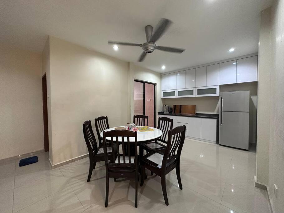 Desa Tebrau 22 pax near Aeon