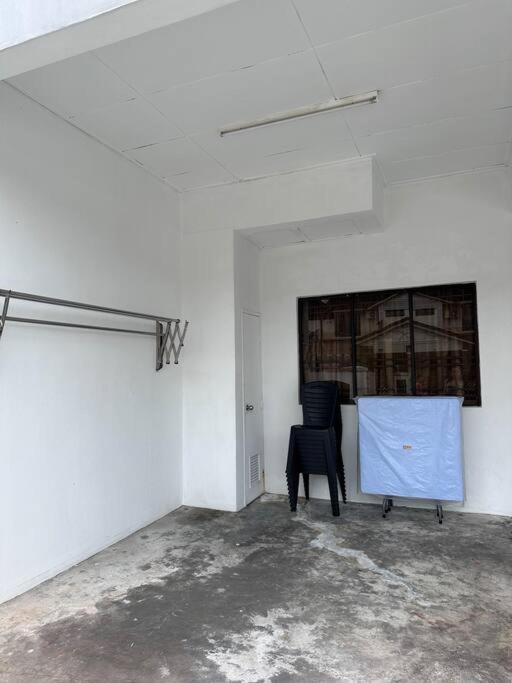 Desa Tebrau 22 pax near Aeon