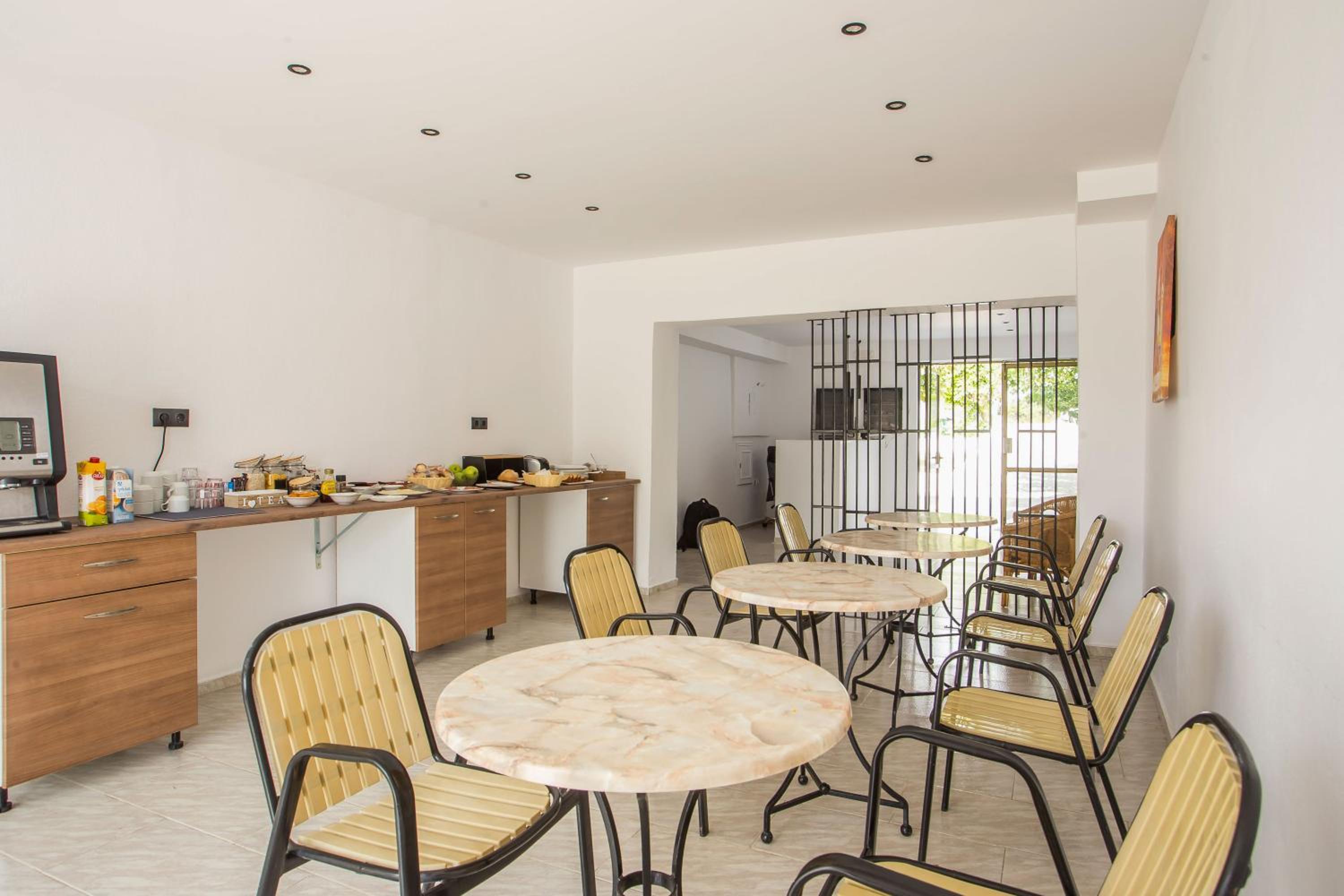 Nikos BnB