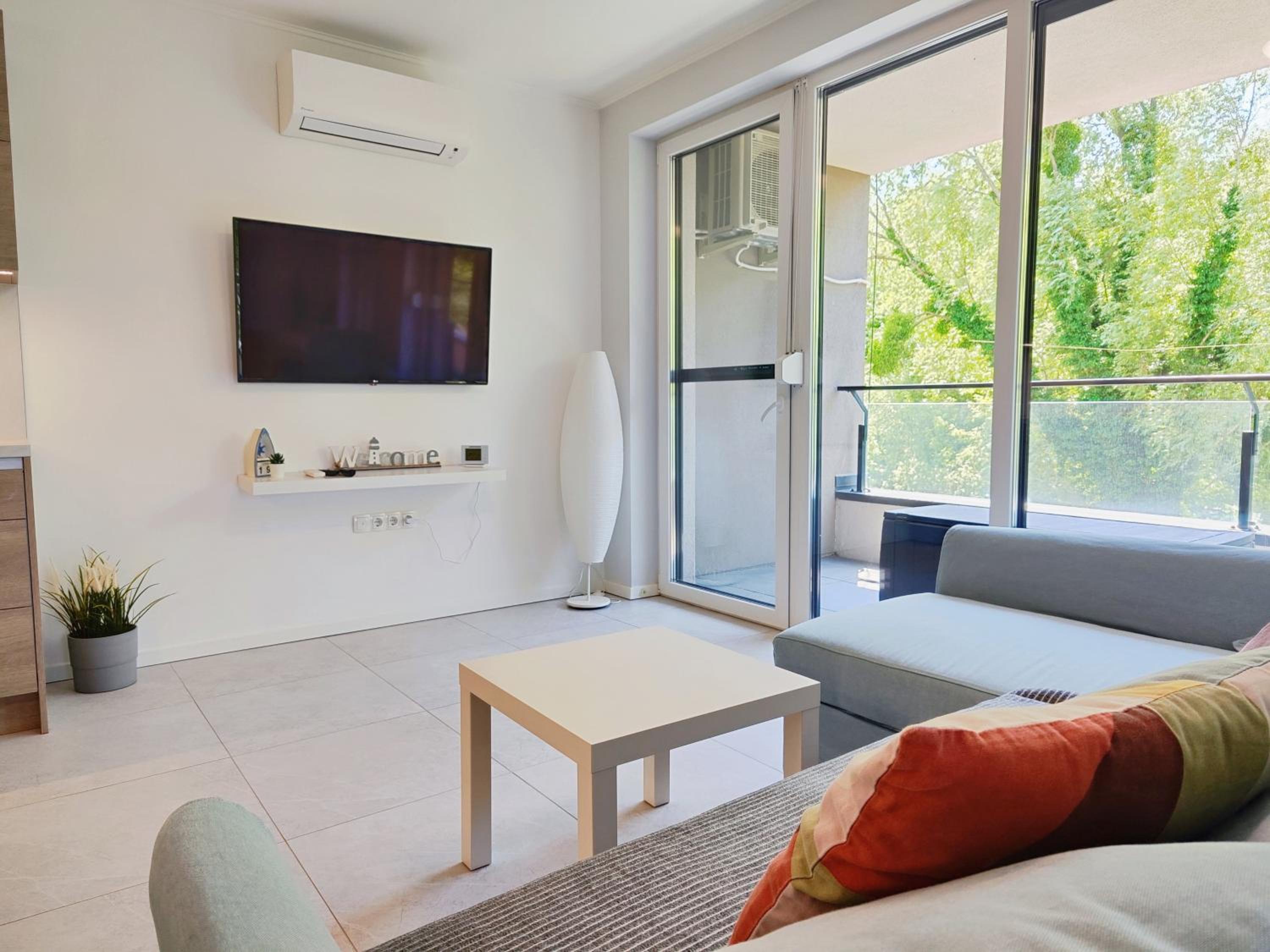 Lakeside Family & Studio Apartments view 5