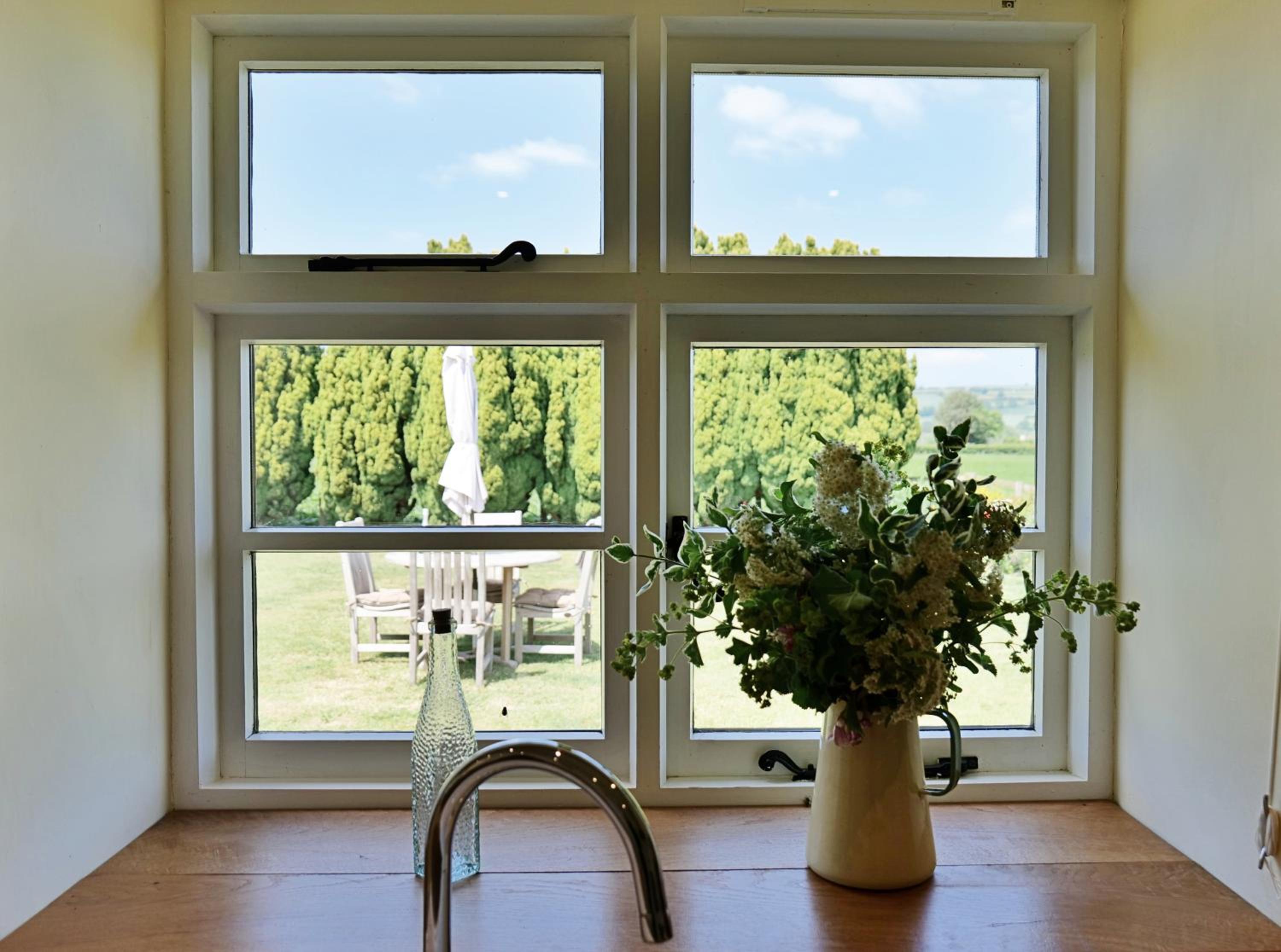 Country Cottage with Far Reaching Views view 4