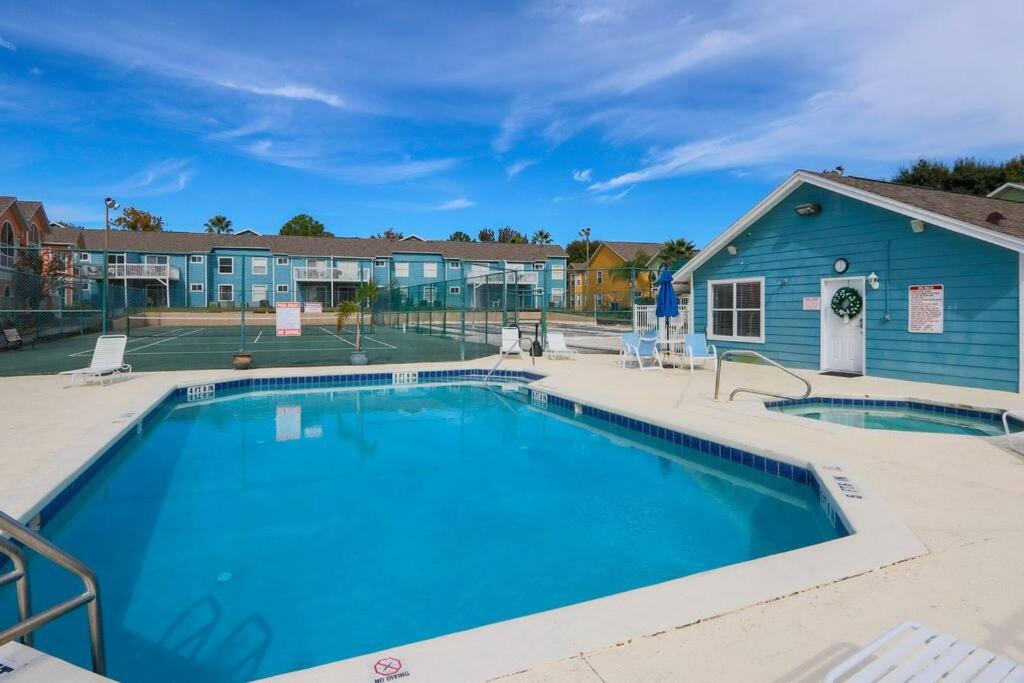 NEAR DIS & Sleeps 10! TWO King Master BR Suites, Bunks For The Kids, Private Patio, NO Steps, Pool, LOW Rates!