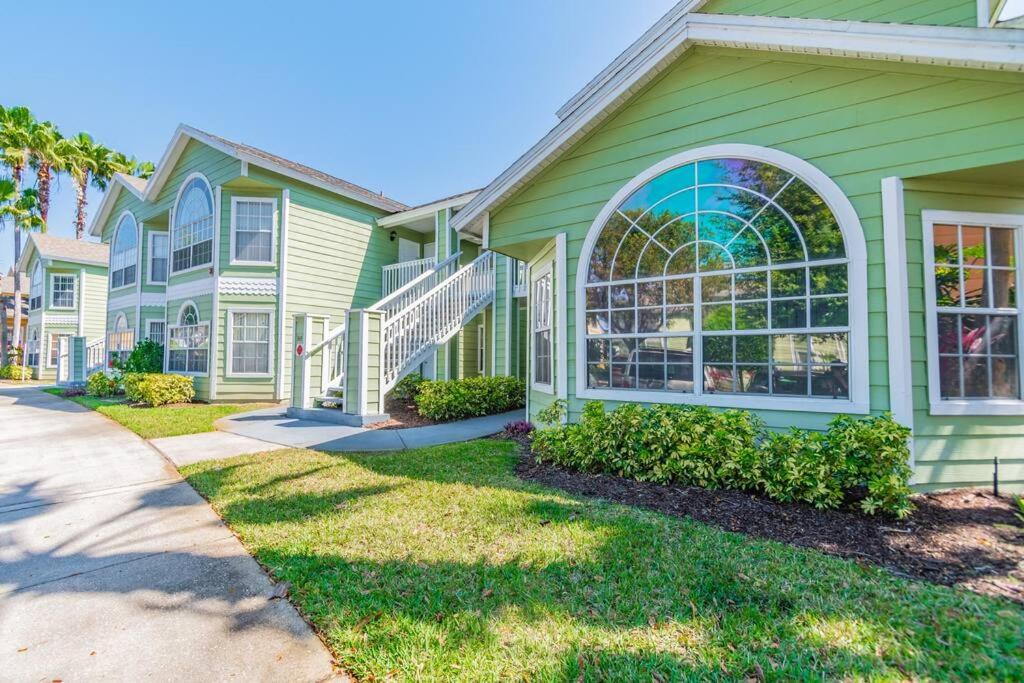 NEAR DIS & Sleeps 10! TWO King Master BR Suites, Bunks For The Kids, Private Patio, NO Steps, Pool, LOW Rates!