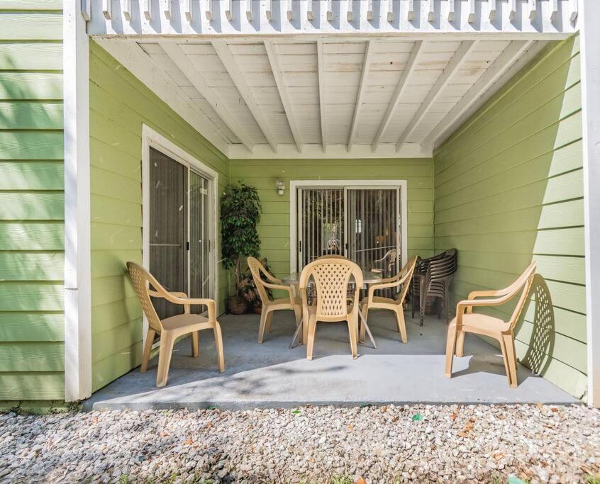 NEAR DIS & Sleeps 10! TWO King Master BR Suites, Bunks For The Kids, Private Patio, NO Steps, Pool, LOW Rates!