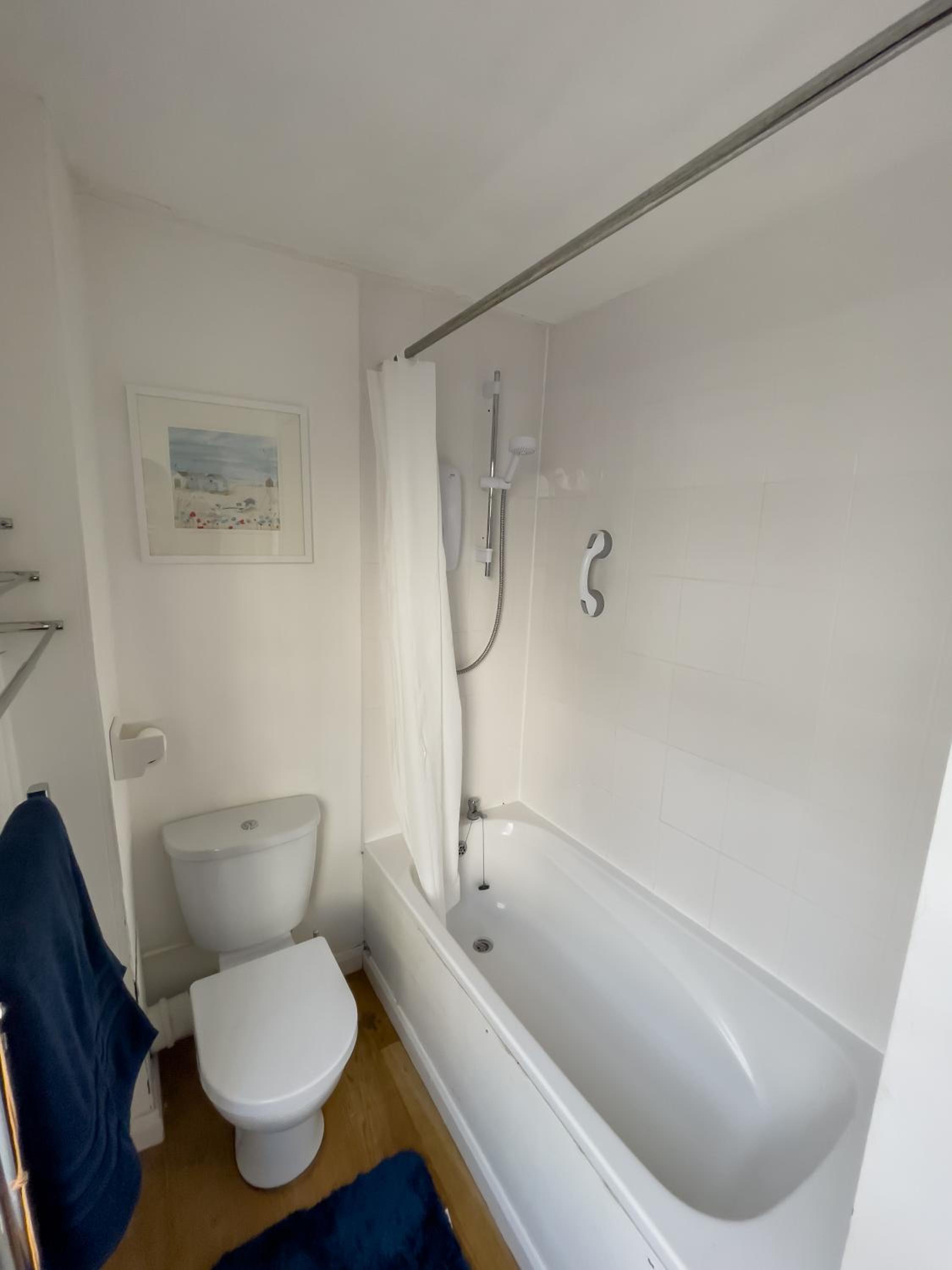 Bosun's Call Central Dartmouth - 2 Bed homely Apartment Self Check In - Pet Friendly Fast WiFi & Workspace - Perfect location in the middle of the old town, photo 48