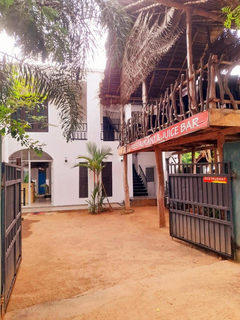 Hotel Heritage Rangiri Villa - Image 1