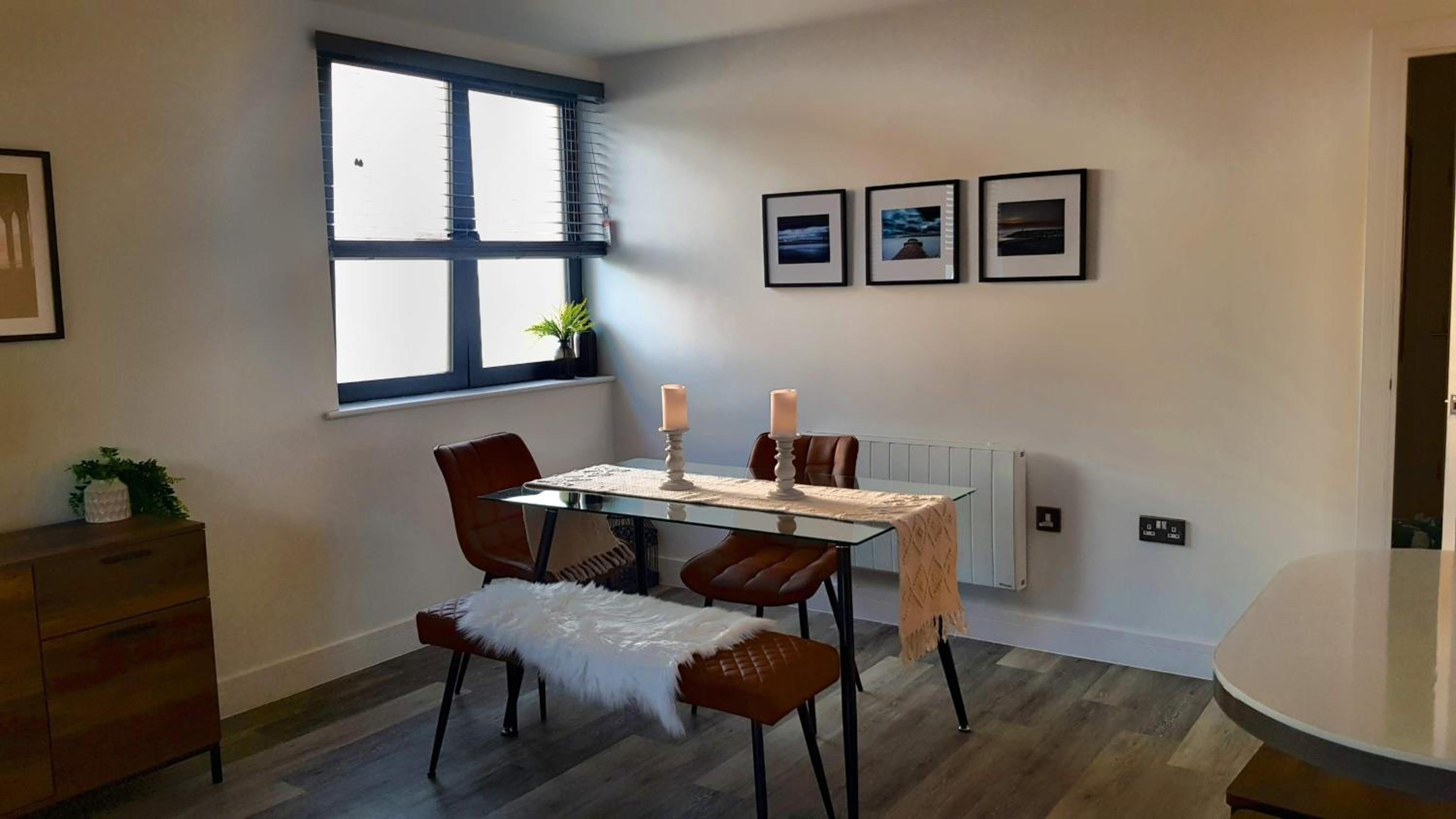 Beach Haven - FREE PARKING - Luxury 2 bedroom 2 bathroom Town Centre Apartment by Coastline Retreats view 4