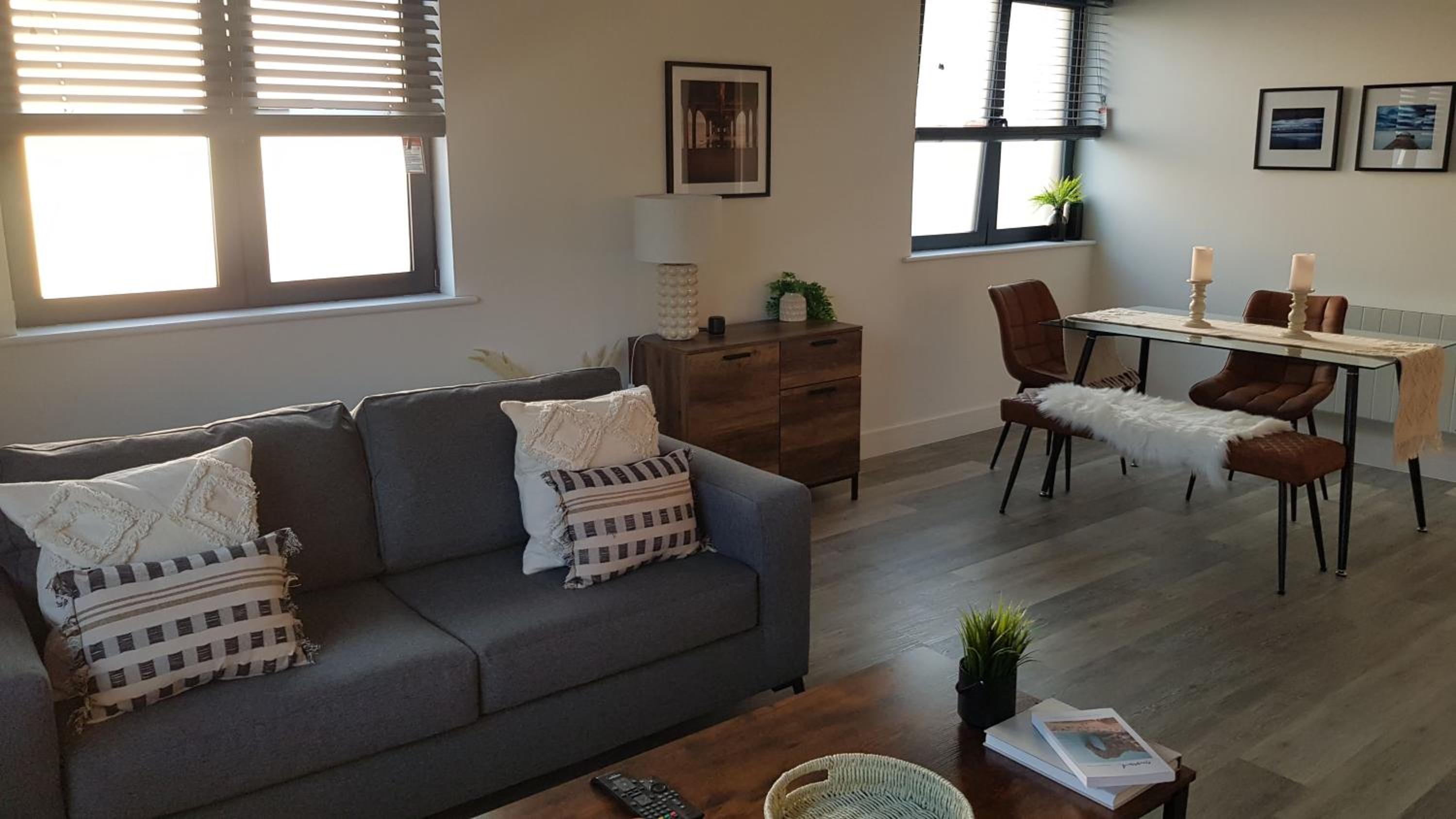 Beach Haven - FREE PARKING - Luxury 2 bedroom 2 bathroom Town Centre Apartment by Coastline Retreats view 5