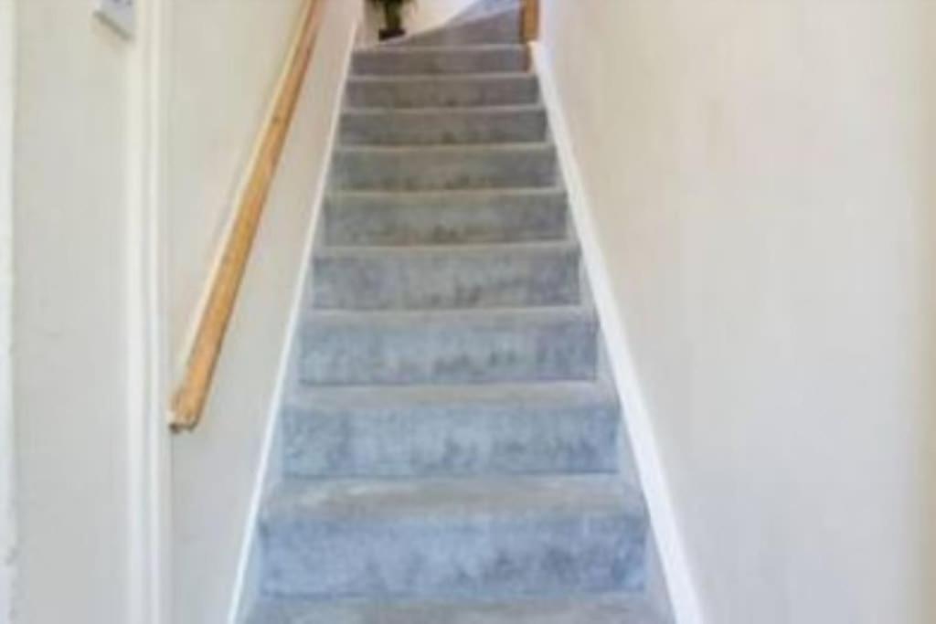 Wembley 2 Bed/2 Bath Modern Apt