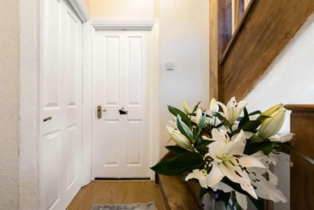 Wembley 2 Bed/2 Bath Modern Apt
