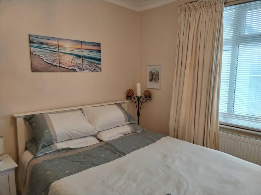 Wembley 2 Bed/2 Bath Modern Apt
