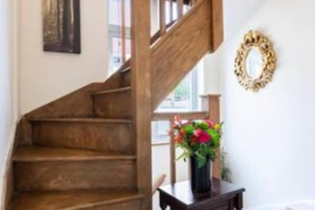 Wembley 2 Bed/2 Bath Modern Apt