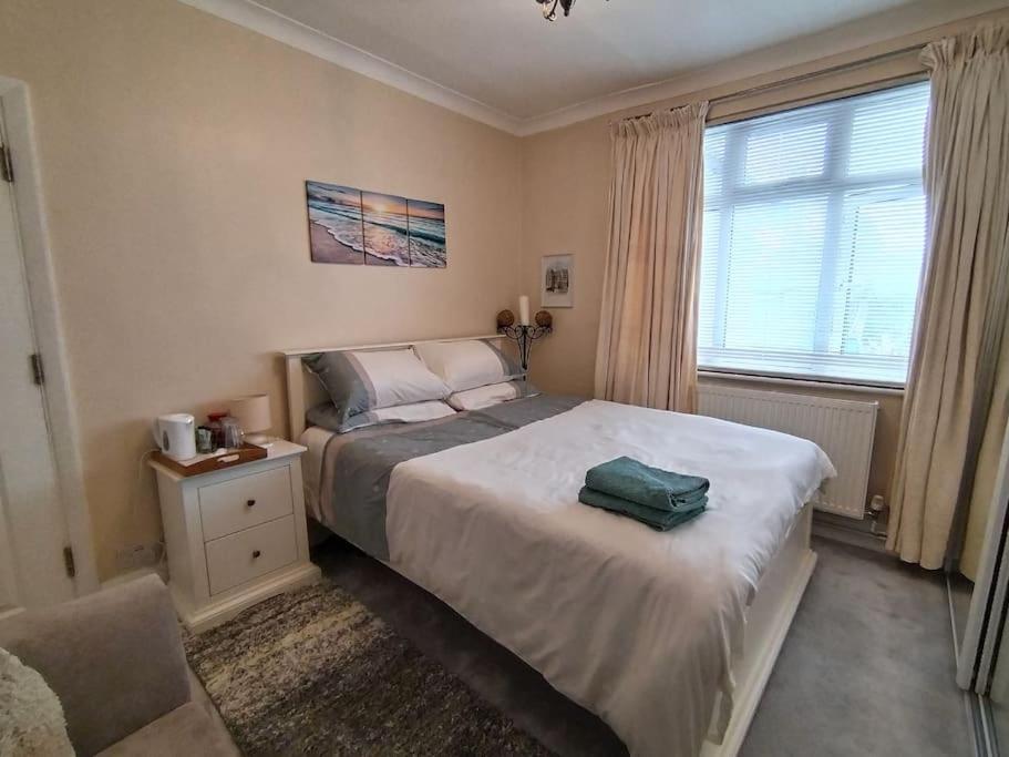 Wembley 2 Bed/2 Bath Modern Apt