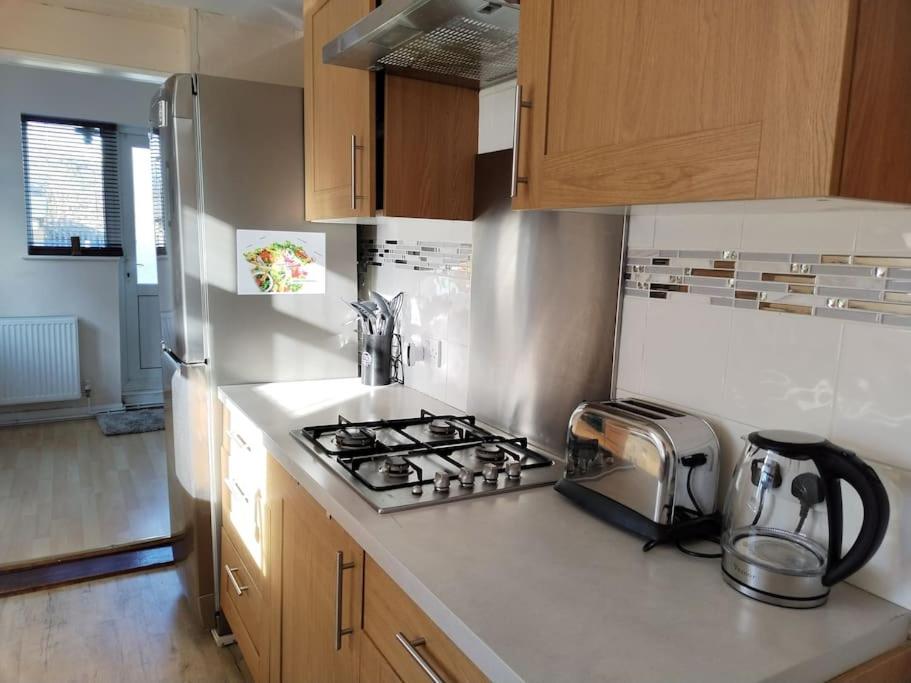 Wembley 2 Bed/2 Bath Modern Apt