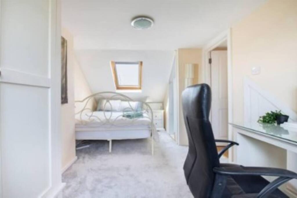 Wembley 2 Bed/2 Bath Modern Apt