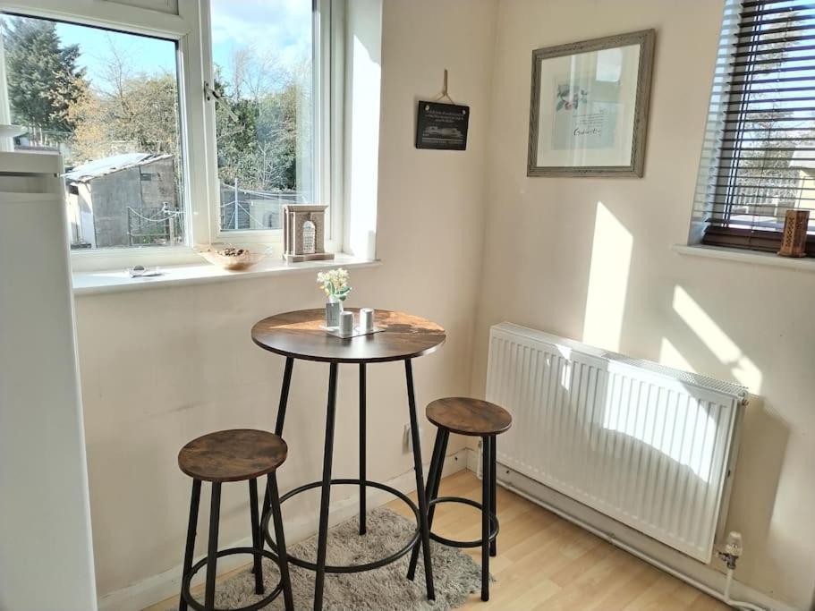 Wembley 2 Bed/2 Bath Modern Apt