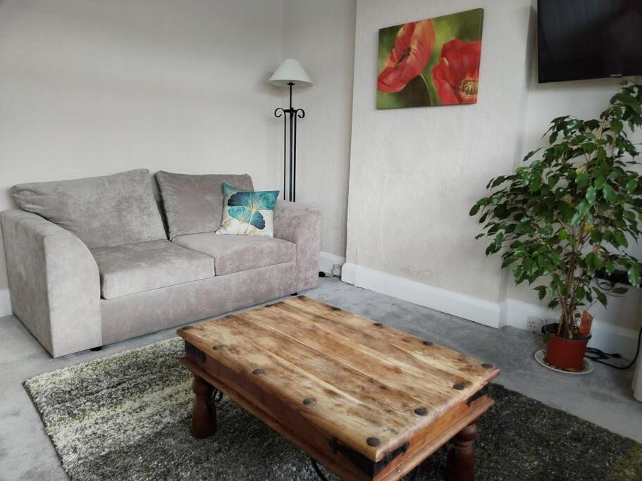 Wembley 2 Bed/2 Bath Modern Apt