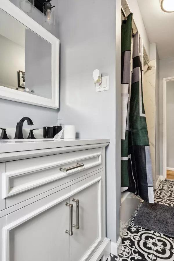 Rockaway 3 bedroom suite by the Sea. view 3