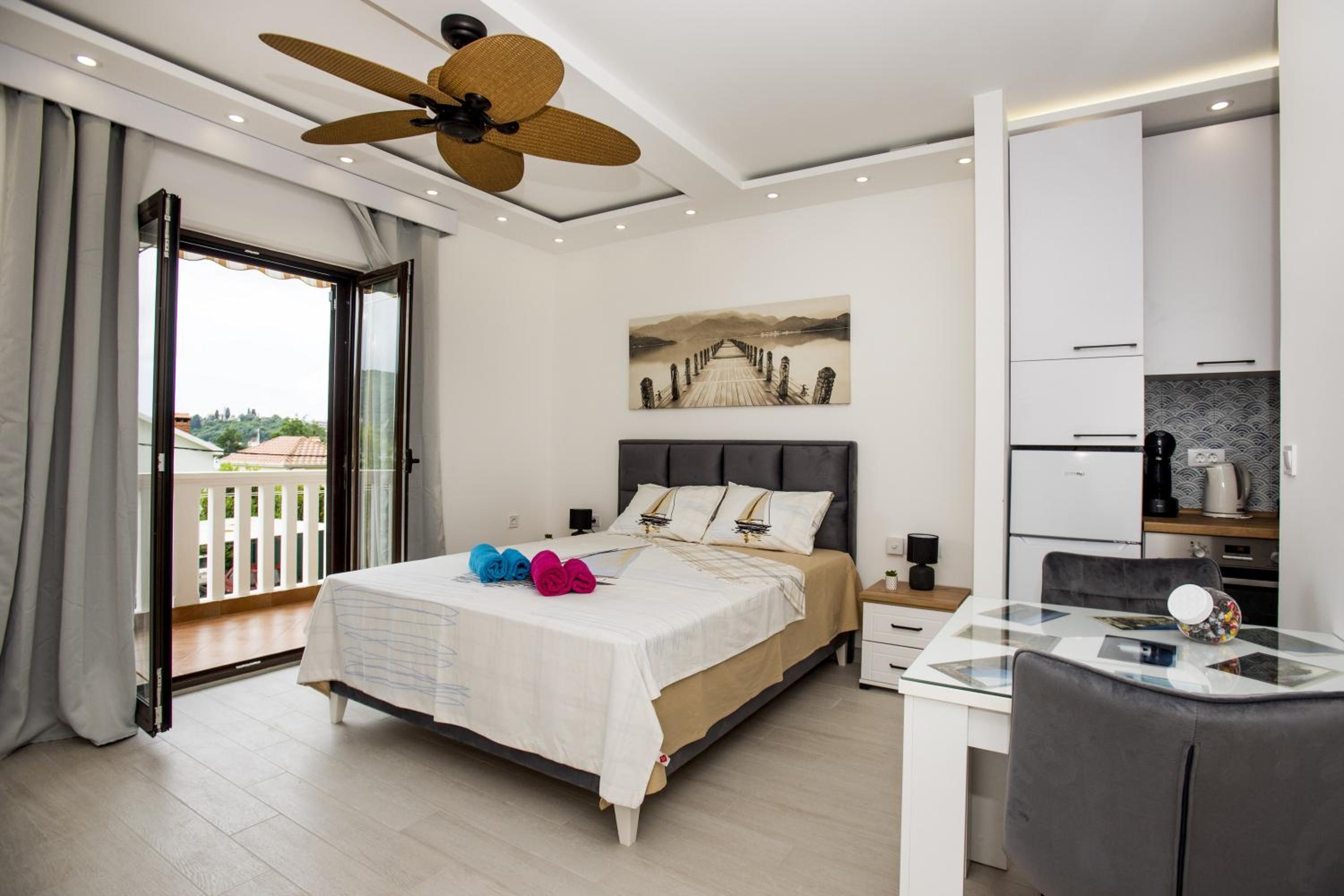 Studio Apartments Summer Time