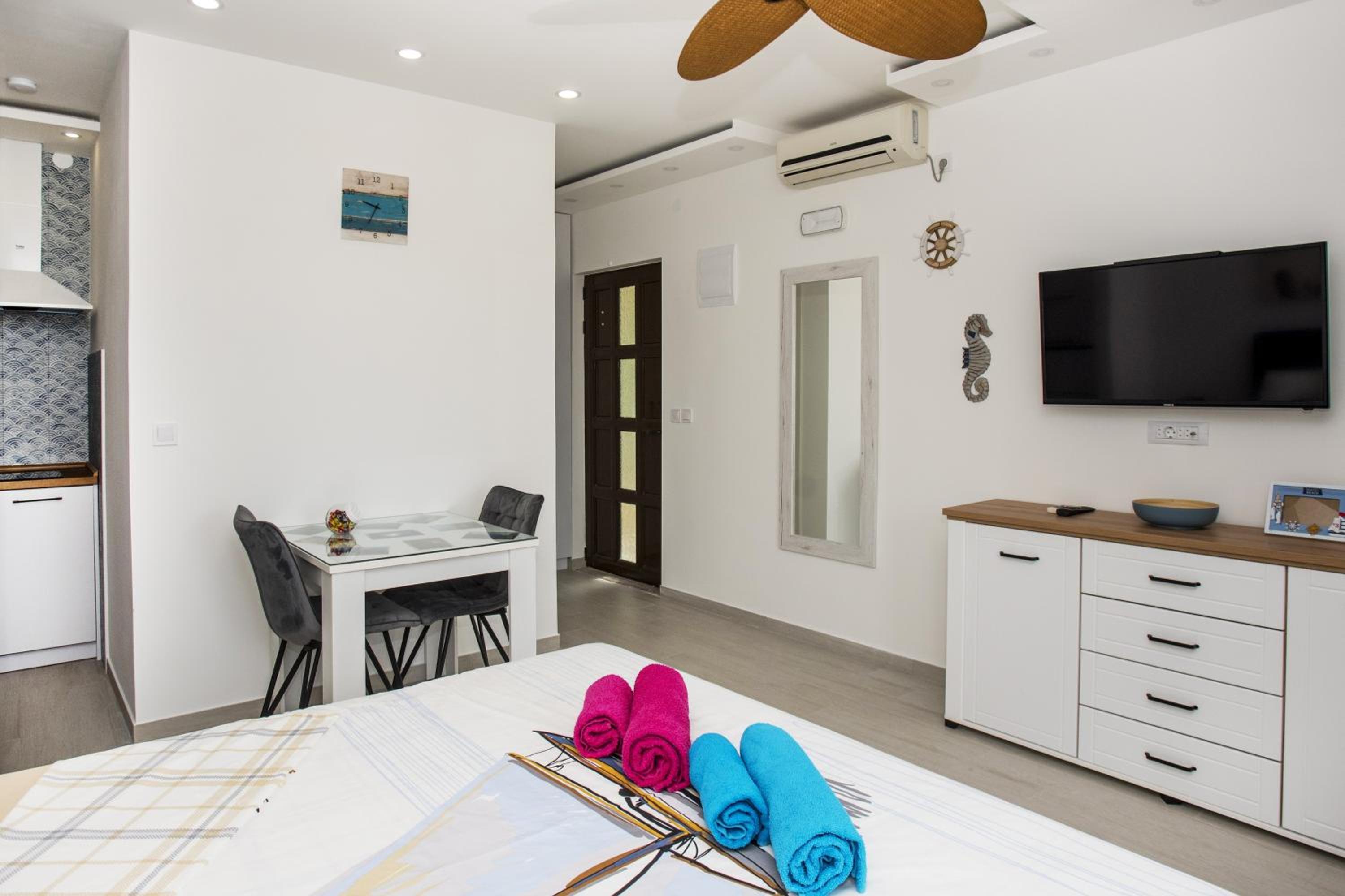 Studio Apartments Summer Time