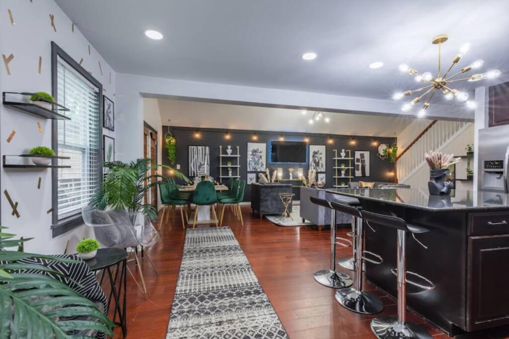Opuluxe Renaissance Art Luxe Stay Downtown ATL view 5