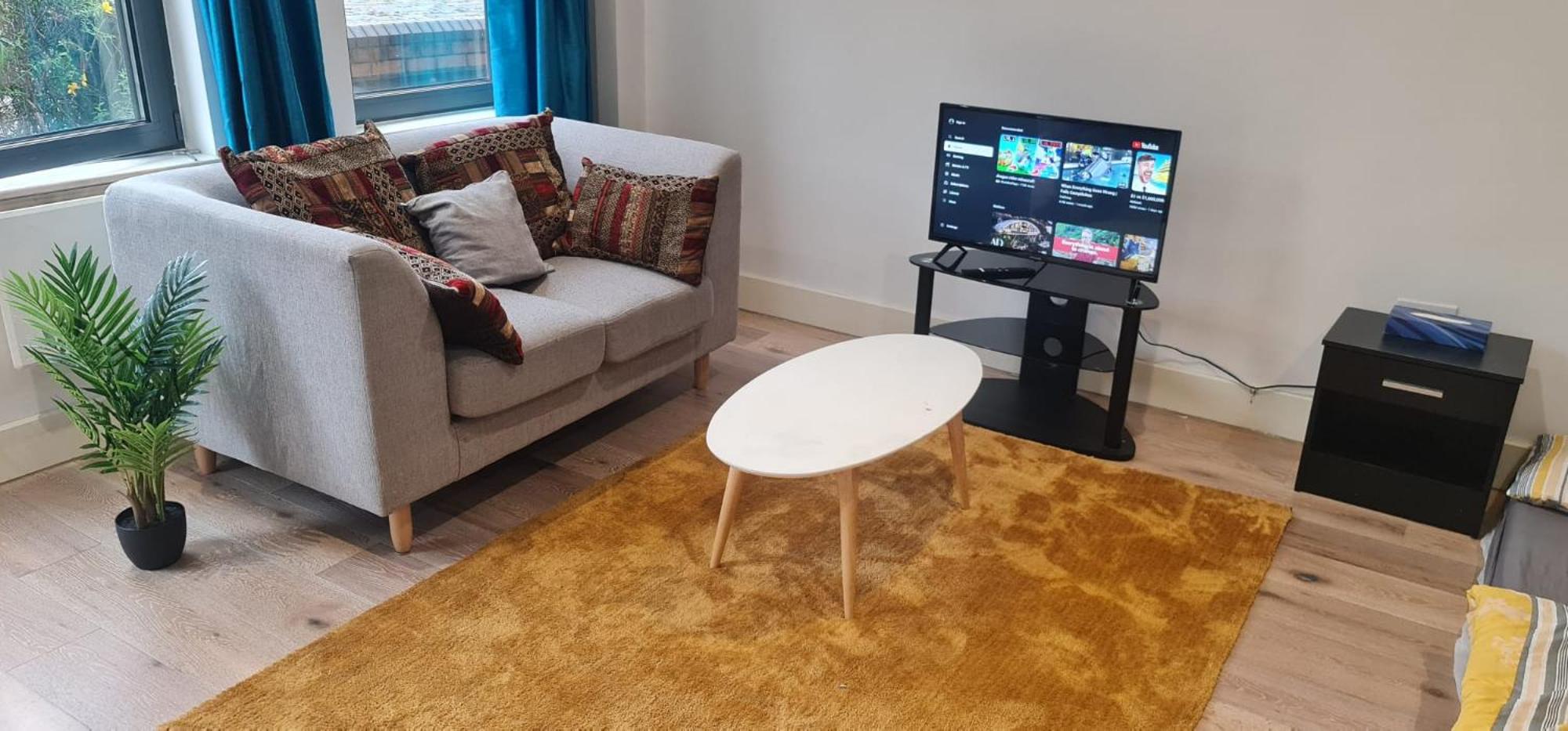One bed flat with additional double mattress suitable for 4 view 3