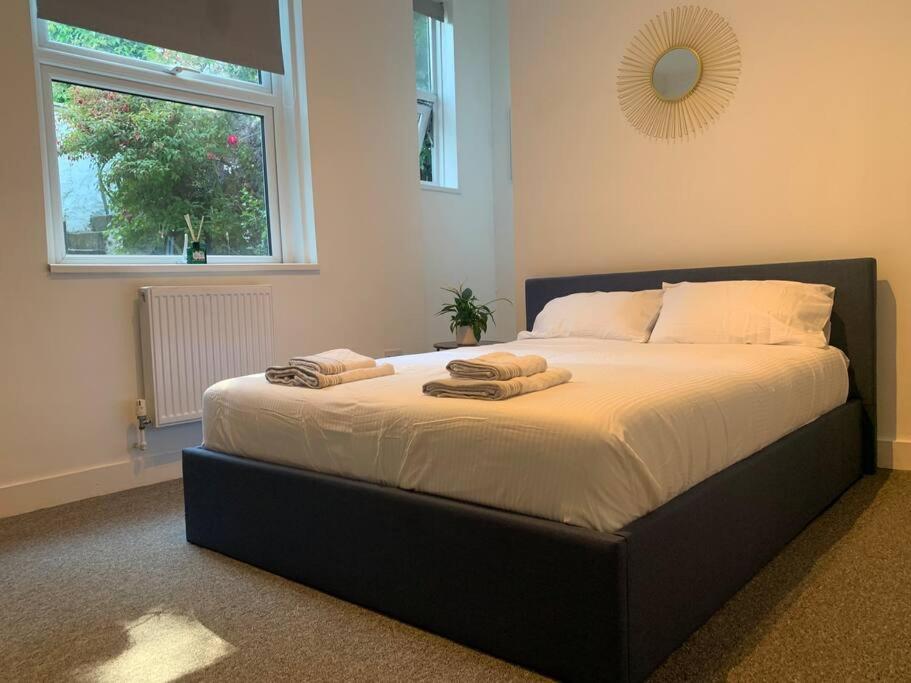 Lovely decor, seafront modern flat view 2