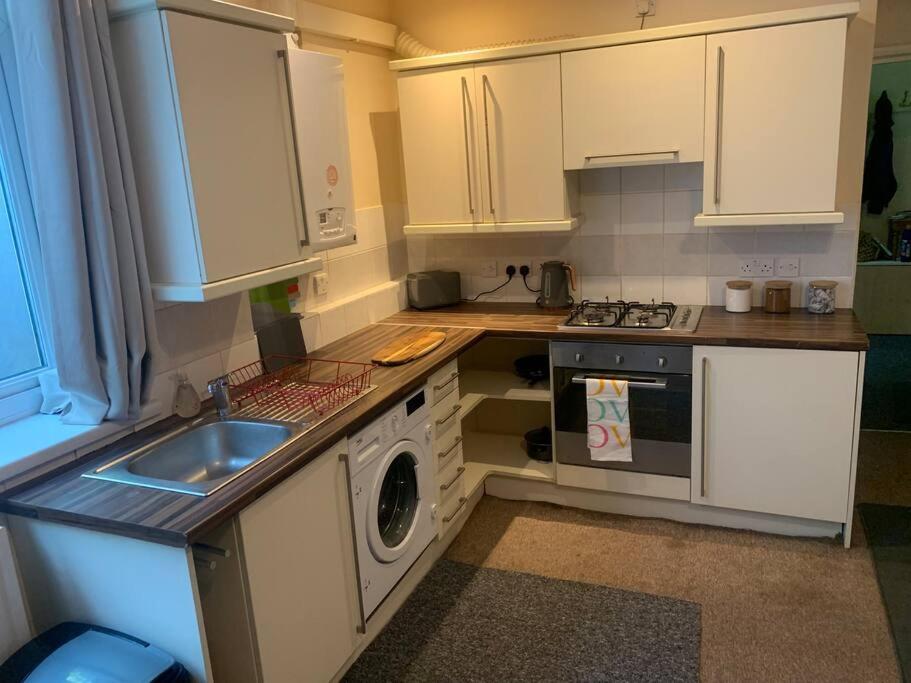 Lovely decor, seafront modern flat view 3
