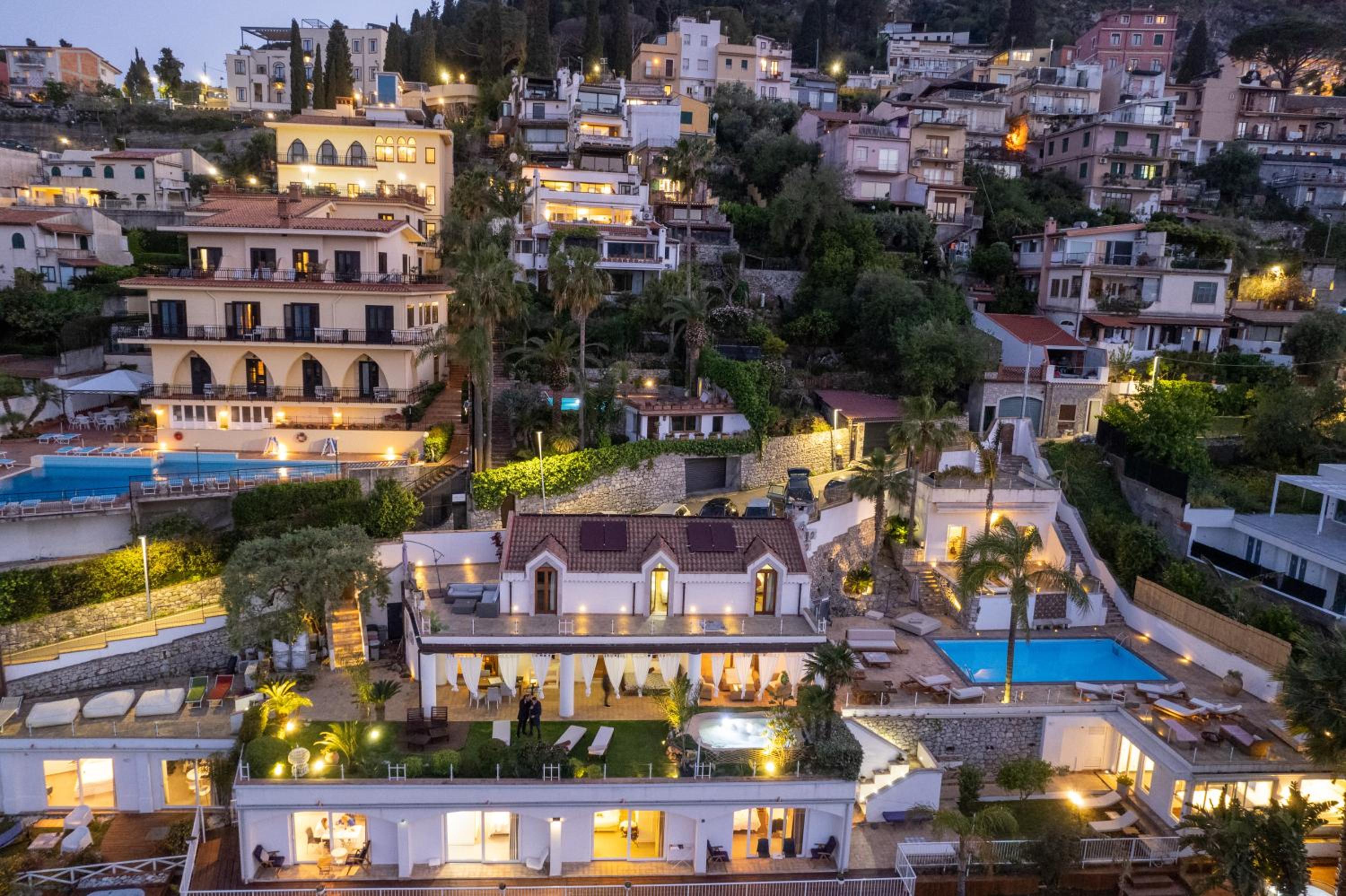 Villa Zagara Garden Spectacular Sea View in Taormina en Taormina — building