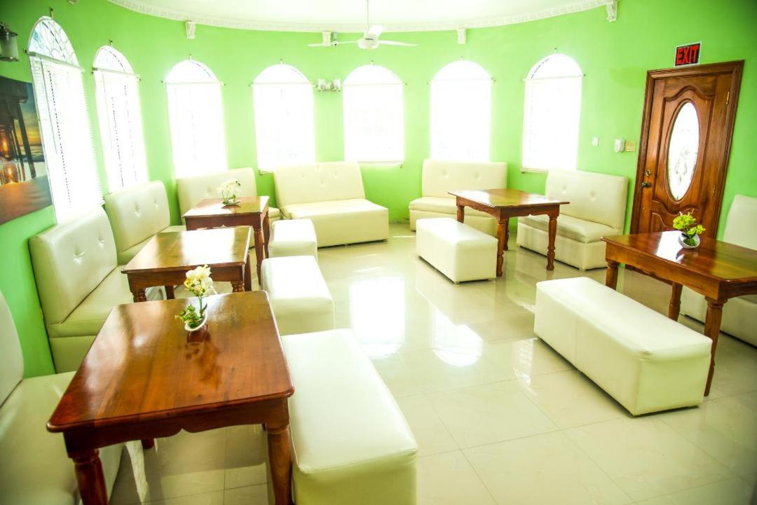 Dela de-Rose Guest House Negril Jamaica