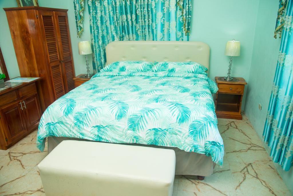 Dela de-Rose Guest House Negril Jamaica
