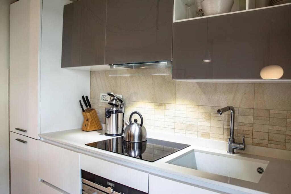 [Lucca Prestige] 5 Min to City, Wi-Fi/Netflix view 3