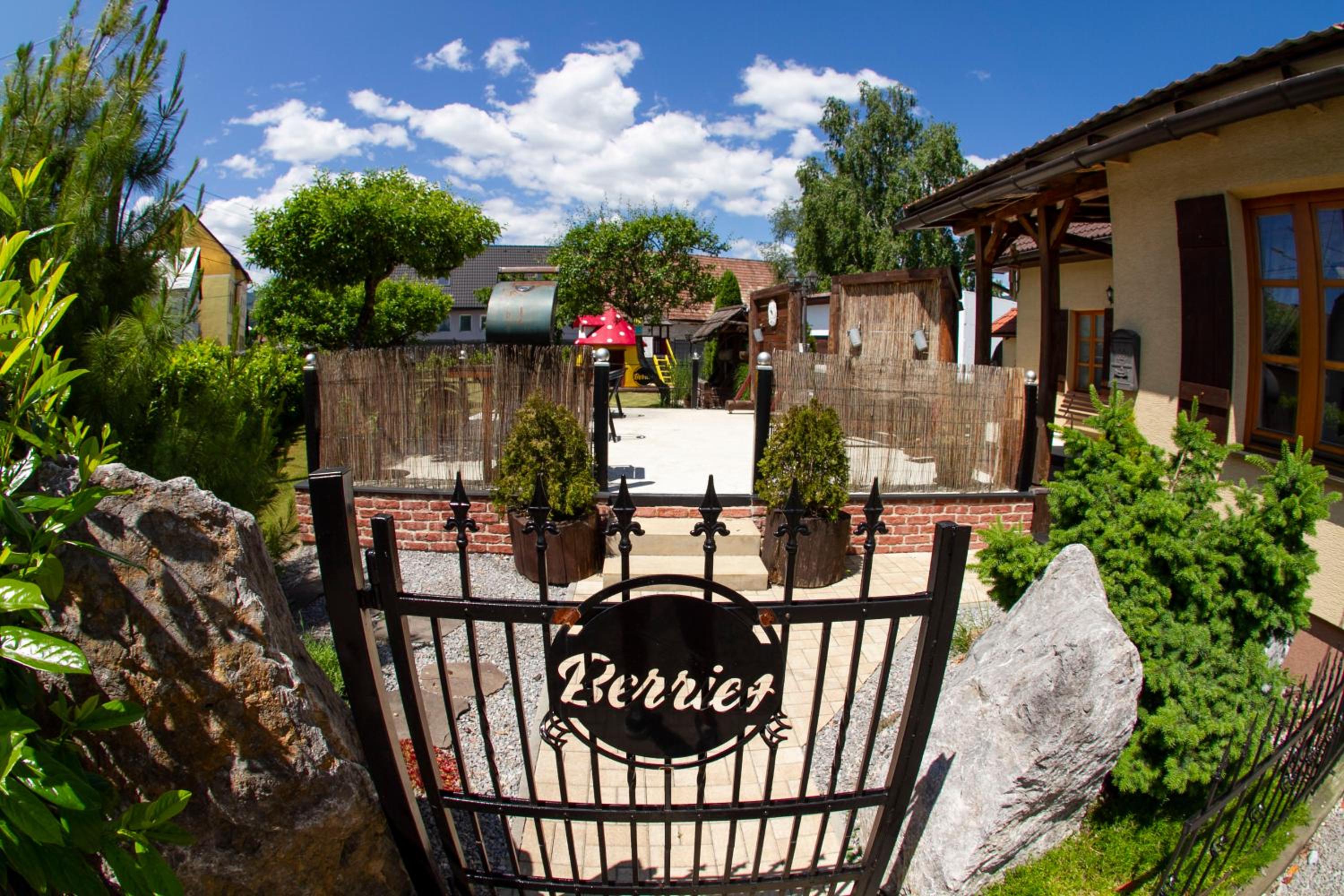 Apartmány Berries view 3
