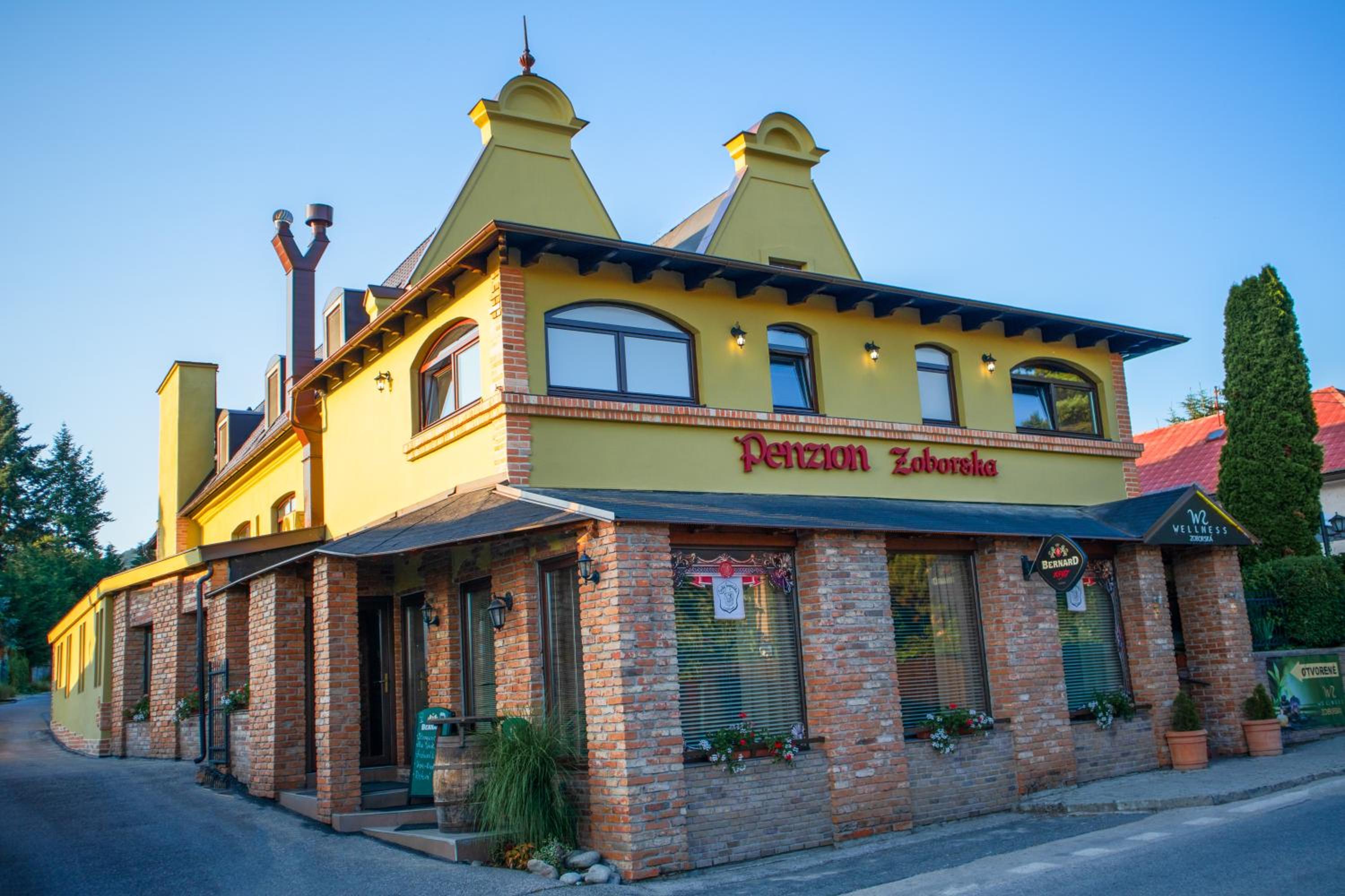 Penzión Wellness & Restaurant Zoborská, free parking