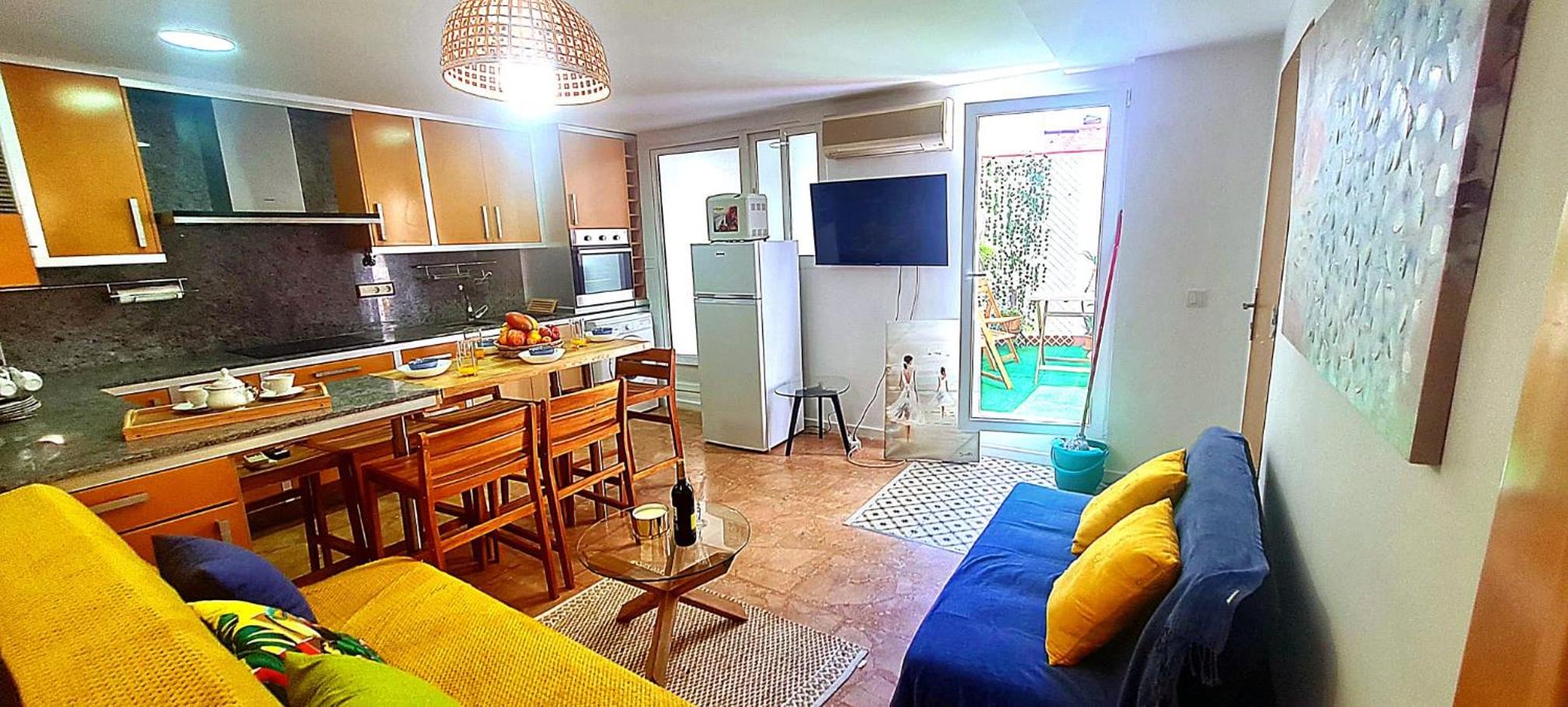 Aparthotel Mediterráneo by NeoHotels-Centro 8 min by Metro