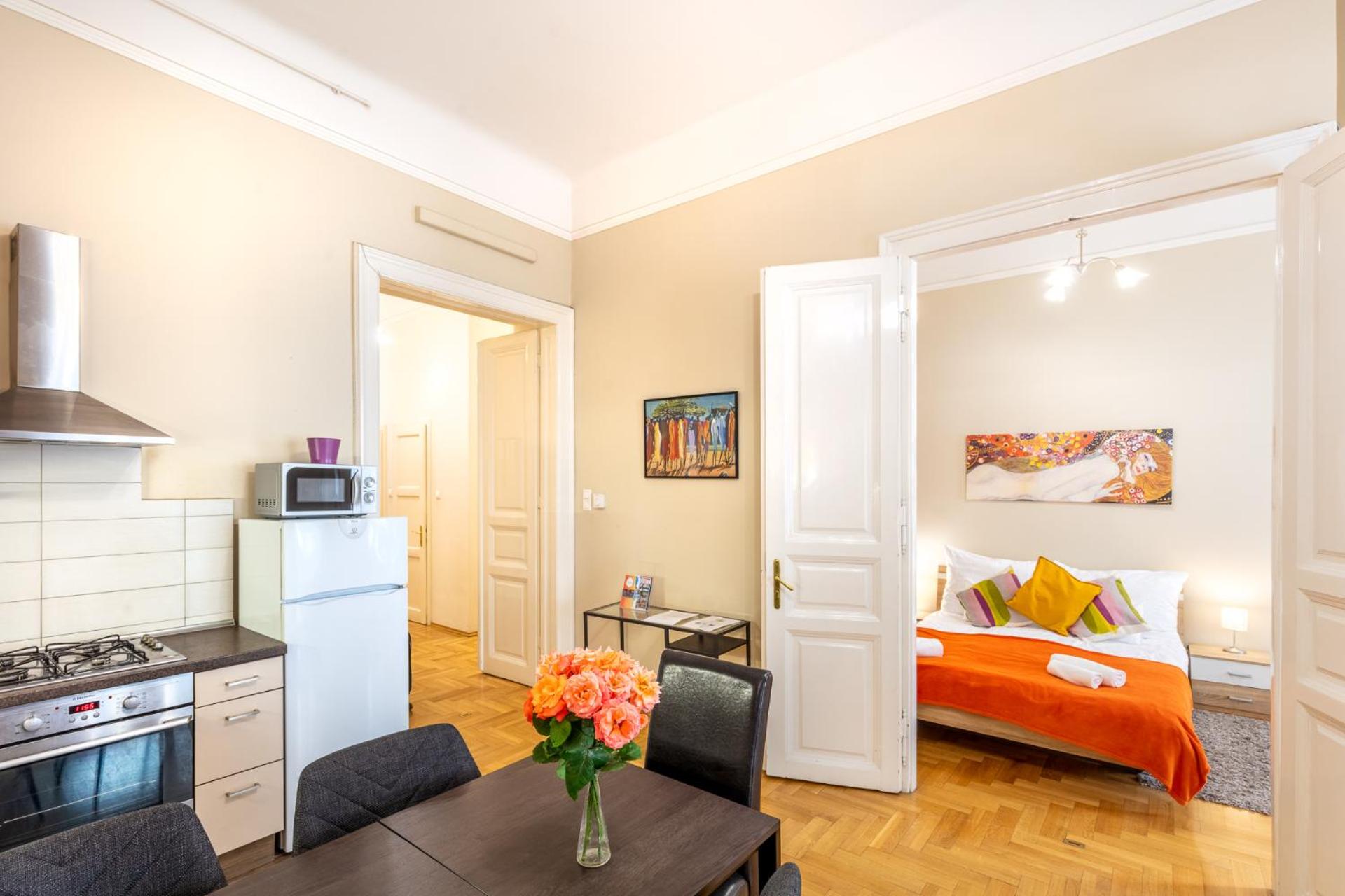 ORANGEHOMES Kalvin Sq 2 bedroom apartment view 5
