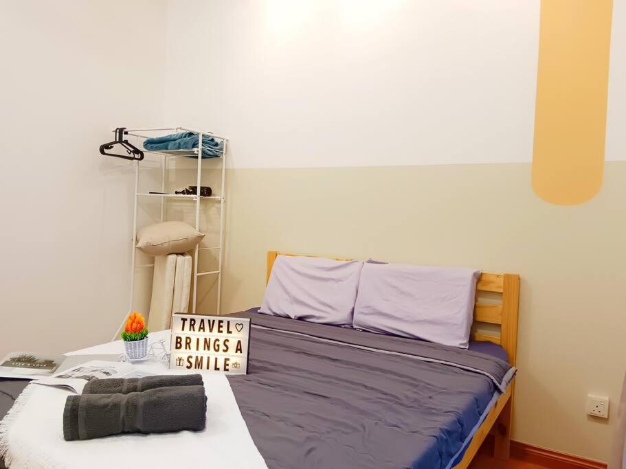 Platino,2 min walk Paradigm mall,2BR 6PAX by Hint