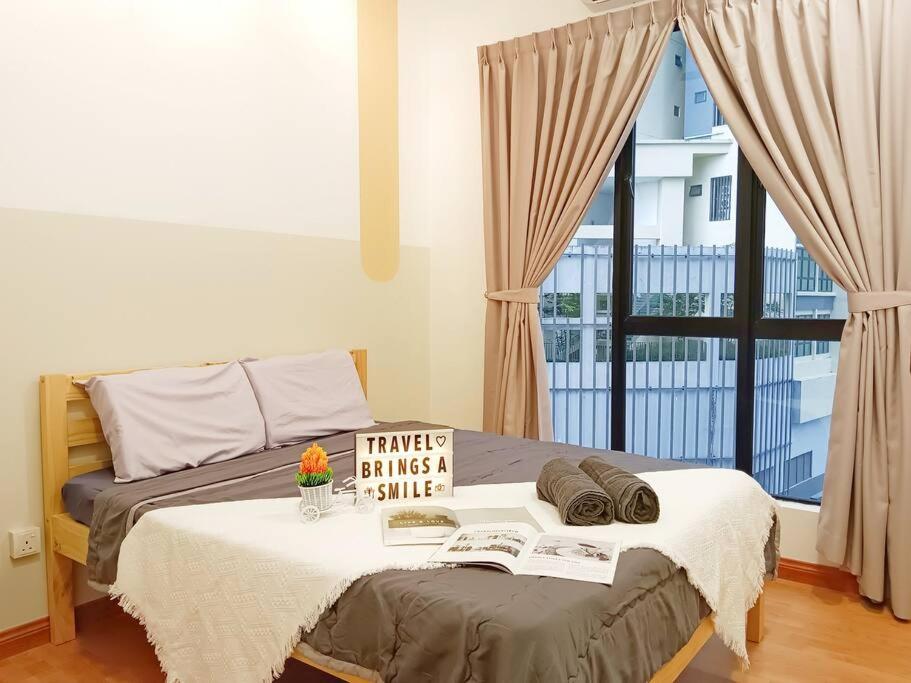 Platino,2 min walk Paradigm mall,2BR 6PAX by Hint