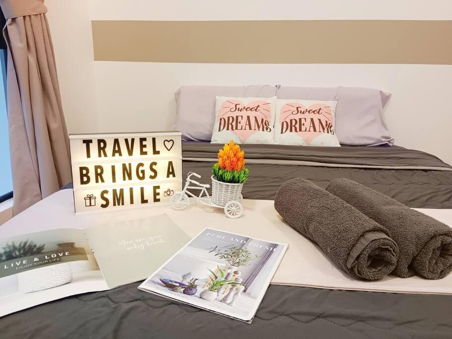Platino,2 min walk Paradigm mall,2BR 6PAX by Hint