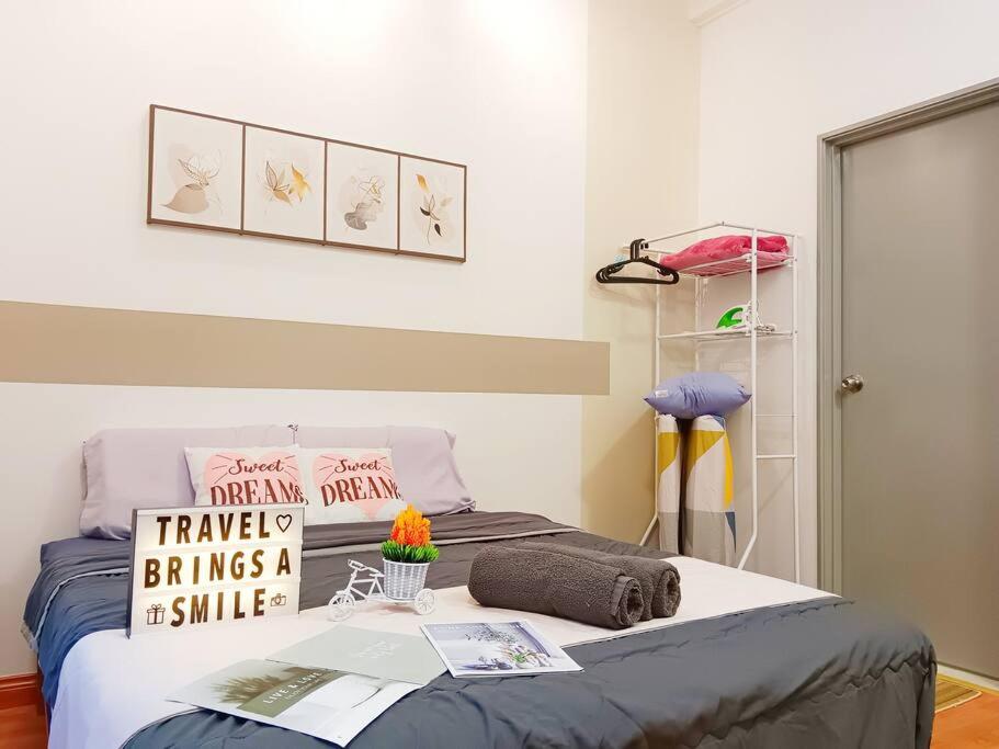 Platino,2 min walk Paradigm mall,2BR 6PAX by Hint