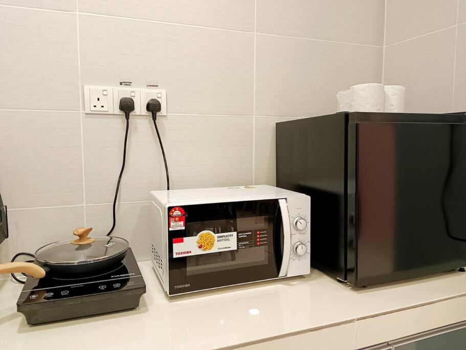 Platino,2 min walk Paradigm mall,2BR 6PAX by Hint