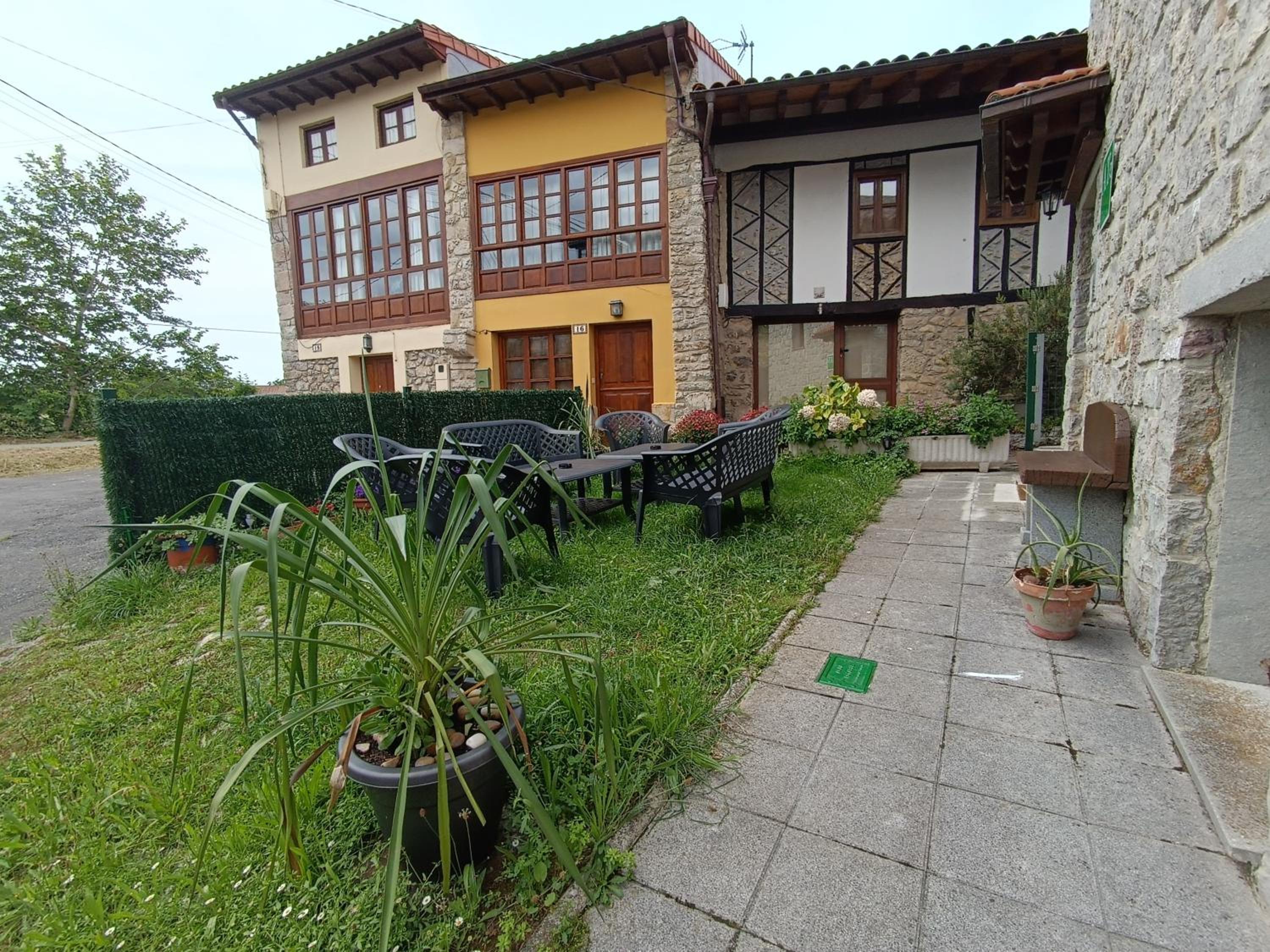 Apartamentos MinusKa con jardin y a tan solo 10 min andando a Llanes