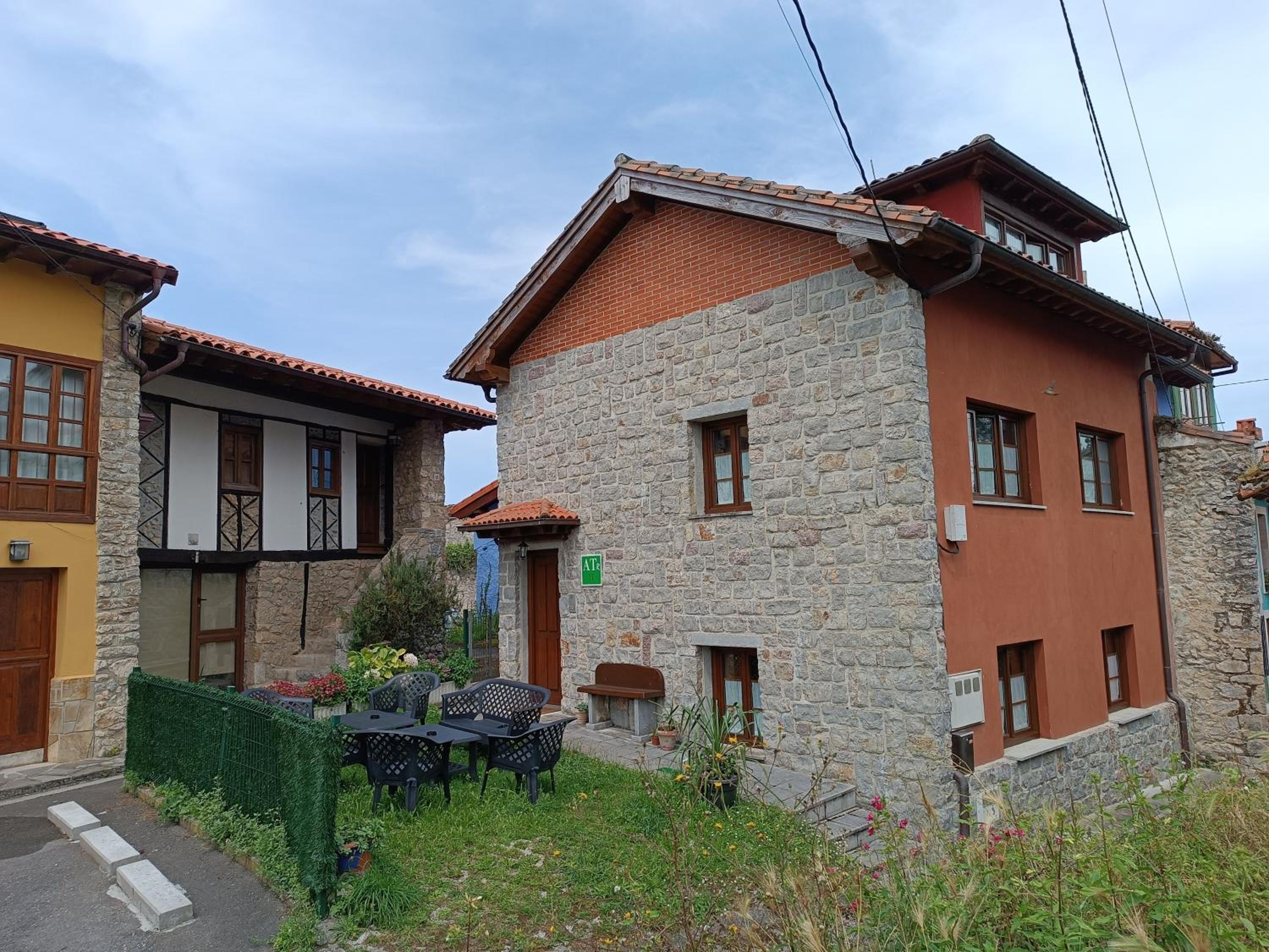 Apartamentos MinusKa con jardin y a tan solo 10 min andando a Llanes